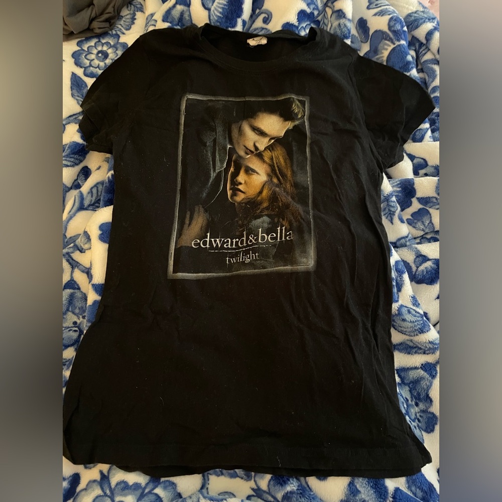 Twilight 'Edward & Bella' Graphic Tee - Black